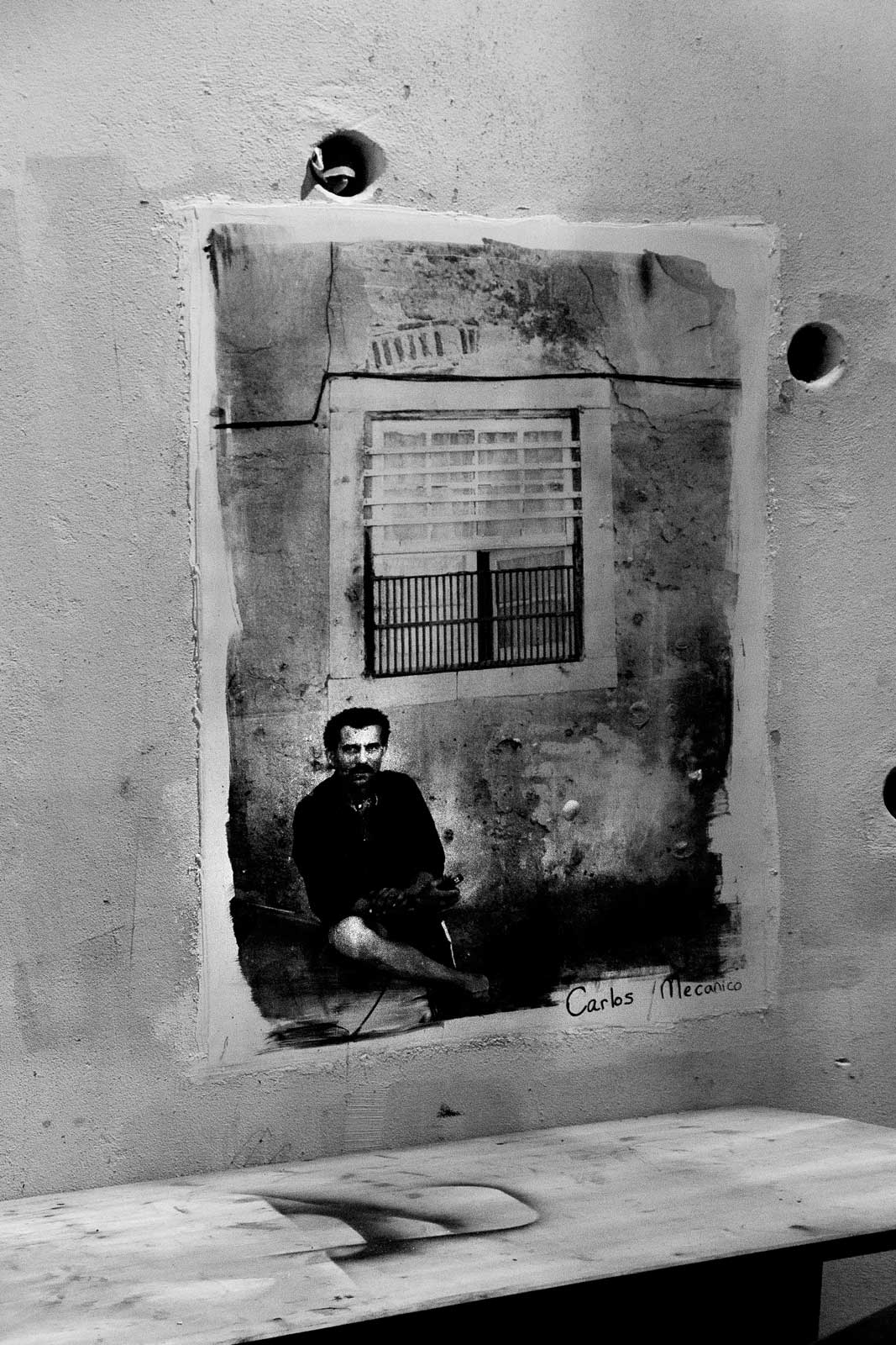 Fotografie alb-negru desen grafitti lisabona